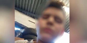 Συγκλονίζει η απολογία του 17χρονου πατροκτόνου – «Με τρυπούσε με κατσαβίδι και μου έκοψε το δάχτυλο με κλαρκ» (video)