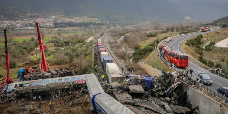 Διακοπή στη δίκη των Τεμπών: Η πρόεδρος έβαλε τα κλάματα και λιποθύμησε – «Συγγνώμη, δεν αισθάνομαι καλά»