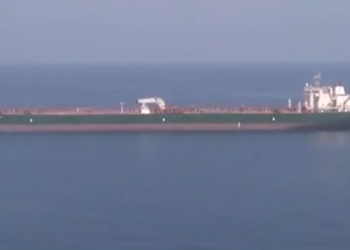 Ελληνόκτητο πλοίο με 10 Έλληνες ναυτικούς χτυπήθηκε στη Μαύρη Θάλασσα