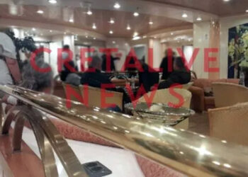 «Δεν ήξερα ότι μπήκα σε καμπίνα μαθητών» ισχυρίζεται ο άντρας που έτρεχε γυμνός σε πλοίο – «Ακούσαμε φωνές και είδαμε κορίτσια από το σχολείο μας να τρέχουν. Μπροστά μας ήταν ένας γυμνός άνδρας στην καμπίνα τους -Δεν τον χτυπήσαμε πολύ»