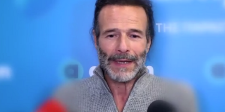 Θανάσης Ευθυμιάδης: «Πιστέψτε με, η πατριαρχία συντηρείται πρώτα από τις γυναίκες»