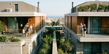 Ο άνδρας της έκανε σχέση με τη γειτόνισσα πριν πάρουν διαζύγιο – «Την παντρεύτηκε αμέσως»