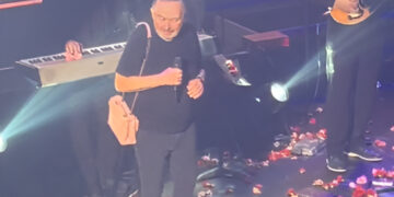 Σταμάτης Γονίδης: Εμφανίστηκε στην πίστα παραπατώντας με γυναικεία τσάντα