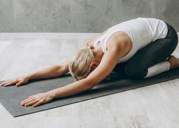 12 απλές ασκήσεις για να μην καμπουριάζετε και να δείχνετε ψηλότεροι