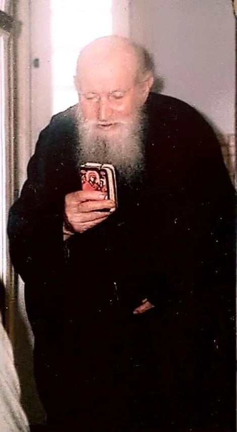 Τι έχει πει ο Άγιος Παΐσιος και άλλοι Γέροντες για την Αμερική – «Θα ταΐσει όλο τον κόσμο αλλά…» 3 ioannis kalaidis