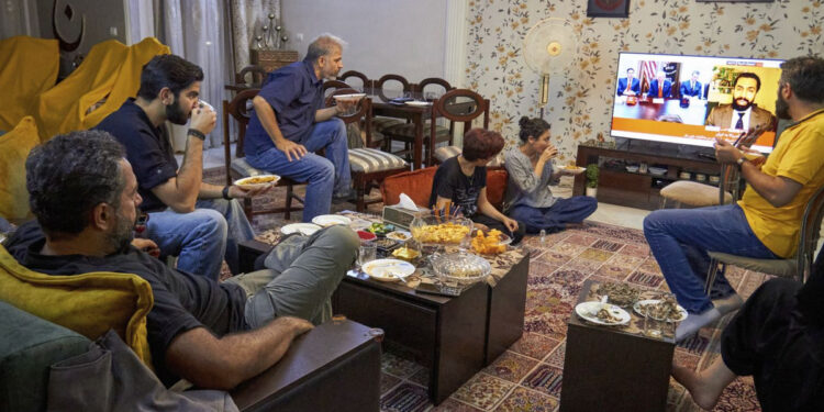 Τα ρεπορτάζ της ιρανικής τηλεόρασης για τον πόλεμο και το μπλόκο στο ίντερνετ: «Η επιχείρησή μας άφησε όλους τους ειδικούς άφωνους»