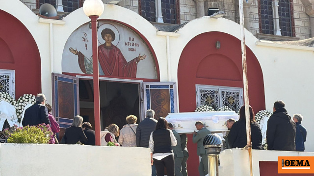 Οδύνη στην κηδεία του 25χρονου Παύλου που παρασύρθηκε από αυτοκίνητο στη Θεσσαλονίκη: «Σκότωσε το καλύτερο παιδί, είναι δολοφόνος»