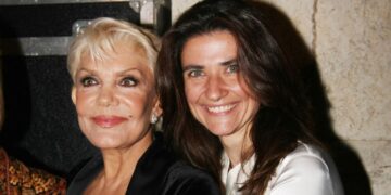 Alldaynews.gr Μαρινέλλα: Αυτά ήταν τα τελευταία λόγια της μεγάλης ερμηνεύτριας στην κόρη της | Athens Magazine