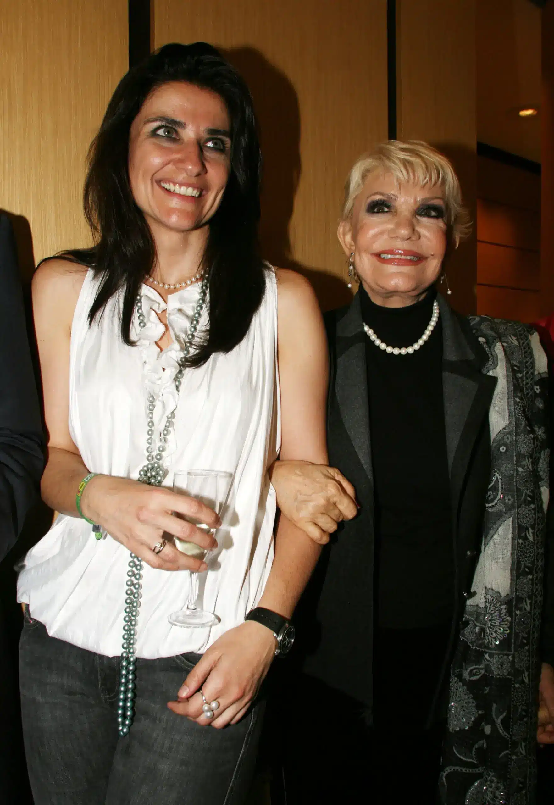 Μαρινέλλα: Η μητρότητα και η σχέση με την κόρη της, Τζωρτίνα Σερπιέρη – «Δεν παντρεύτηκα ποτέ τον πατέρα της» 2 marinella kori2 scaled 1