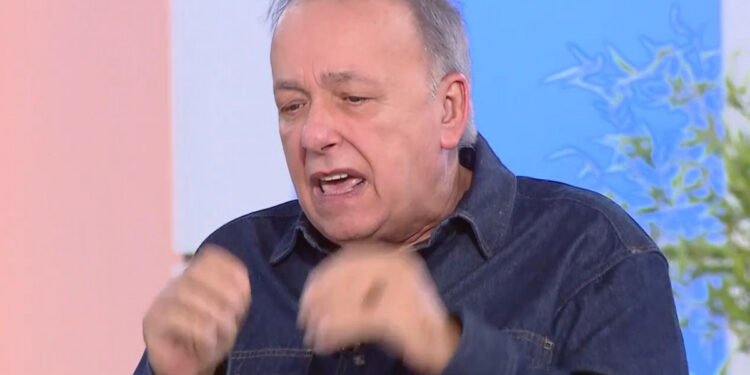 Έξαλλος ο Ανδρέας Μικρούτσικος: «Γιατί μου το λες αυτό, είμαι ηλίθιος;»