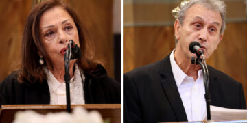 «Μαρινέλλα μου, καπετάνισσα, μάνα»: Οι επικήδειοι Αλεξίου – Νταλάρα που συγκλόνισαν τη Μητρόπολη