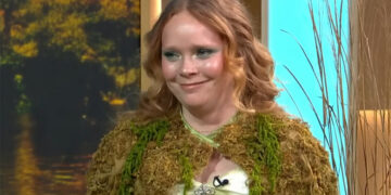 Γυναίκα που παντρεύτηκε ποταμό γιορτάζει τα τρία χρόνια σχέσης και δηλώνει ακόμα ερωτευμένη – Δείτε το βίντεο