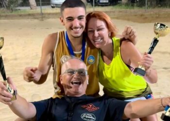 «Βουβός» πόνος για την τραγωδία – Το σπαρακτικό «αντίο» του πατέρα στον 18χρονο Μάκη