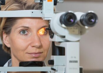 Ηλικιακή Εκφύλιση της Ωχράς Κηλίδας: Τι είναι, Συμπτώματα και Θεραπεία