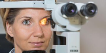 Ηλικιακή Εκφύλιση της Ωχράς Κηλίδας: Τι είναι, Συμπτώματα και Θεραπεία