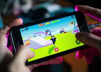 Roblox: «Τα παιδιά χρειάζονται 24ωρη επίβλεψη» – Καμπανάκι από προγραμματιστή για το online παιχνίδι