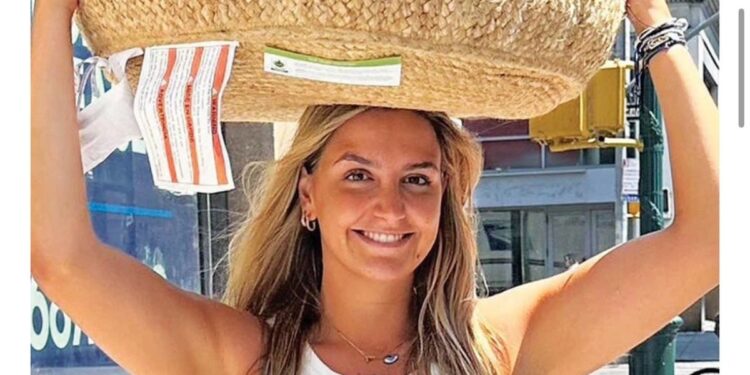 Σοφία Μητσοτάκη: Που εργάζεται και τι κάνει στην ζωή της η κόρη του πρωθυπουργού – Σπάνιες φωτογραφίες