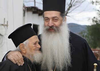 Ιερέας έκλεισε τα 100 και συνεχίζει να λειτουργεί στην ενορία του – Η υπόσχεση του Μητροπολίτη