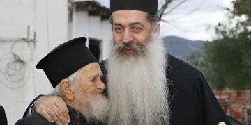 Ιερέας έκλεισε τα 100 και συνεχίζει να λειτουργεί στην ενορία του – Η υπόσχεση του Μητροπολίτη