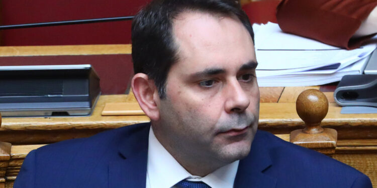 Συζήτηση στη Βουλή για 13ο και 14ο μισθό στο Δημόσιο: Η απάντηση του υφυπουργού Οικονομικών