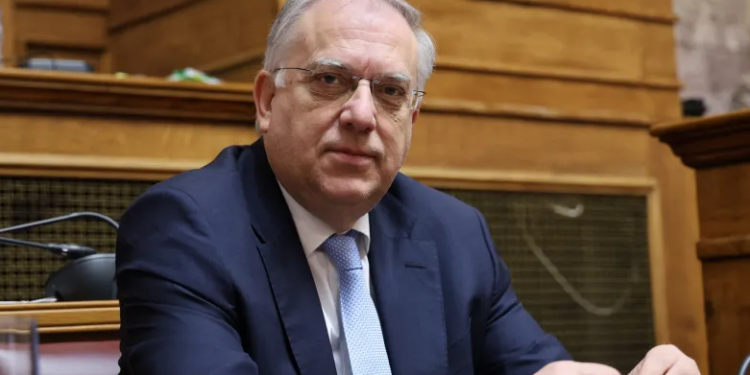 Alldaynews.gr Θεοδωρικάκος: «Η κυβέρνηση έκανε σωστά που αντέδρασε άμεσα – Χωρίς το πλαφόν η βενζίνη θα είχε φτάσει στα 2,50 ευρώ»