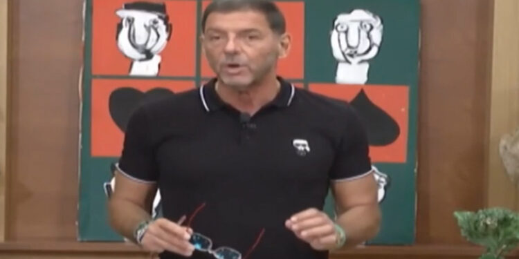 Νέο βίντεο «καίει» τον Γιώργο Τσαγκαράκη για τους πλαστούς πίνακες – Ο ίδιος καταγγέλει «πόλεμο λάσπης» εναντίον του