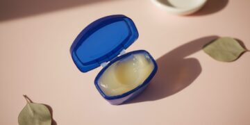 8 χρήσεις της βαζελίνης που δεν φανταζόσουν