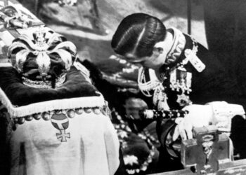 Κηδεία βασιλιά Παύλου: Η μέρα που η Αθήνα γέμισε βασιλιάδες και το παρασκήνιο με το άλογο χωρίς αναβάτη