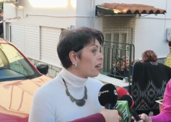 Φρικτές σκηνές: Φώναζαν βοήθεια ενώ καίγονταν ζωντανές μαμά και κόρη – «Είδα τη γυναίκα να καίγεται στην αυλή» (video)