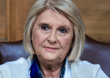 Εντυπωσιακό μάθημα γεωγραφίας από τη Σοφία Βούλτεψη: «Τα Στενά του Ορμούζ είναι πάρα πολύ στενά»