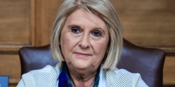 Εντυπωσιακό μάθημα γεωγραφίας από τη Σοφία Βούλτεψη: «Τα Στενά του Ορμούζ είναι πάρα πολύ στενά»