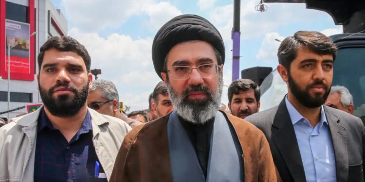 Μοτζτάμπα Χαμενεΐ: «Εσπευσμένη μεταφορά του ανώτατου ηγέτη στη Μόσχα για χειρουργική επέμβαση», γράφει η Daily Mail