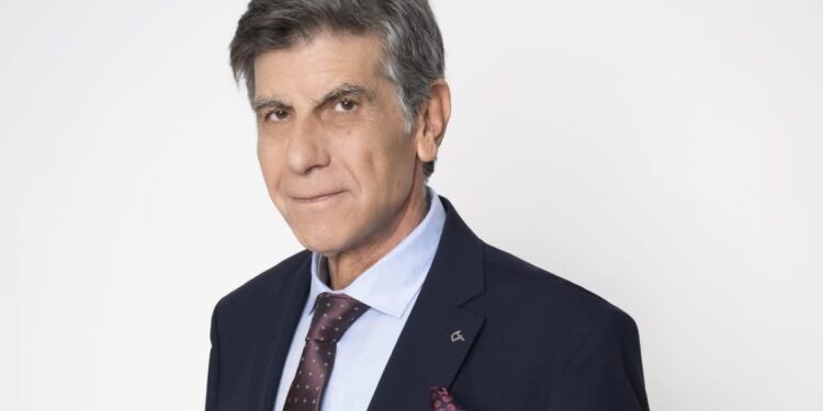 Γιάννης Μπέζος: «Είναι αδιανόητο να ζεις υπό την ομηρία του άλλου υποδυόμενος τον ευτυχισμένο»