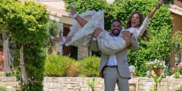 Επτά χρόνια γάμου για Λασκαράκη – Σουλτάτο: «Όσα χρόνια κι αν περάσουν, θα σε σηκώνω πάντα ψηλά»