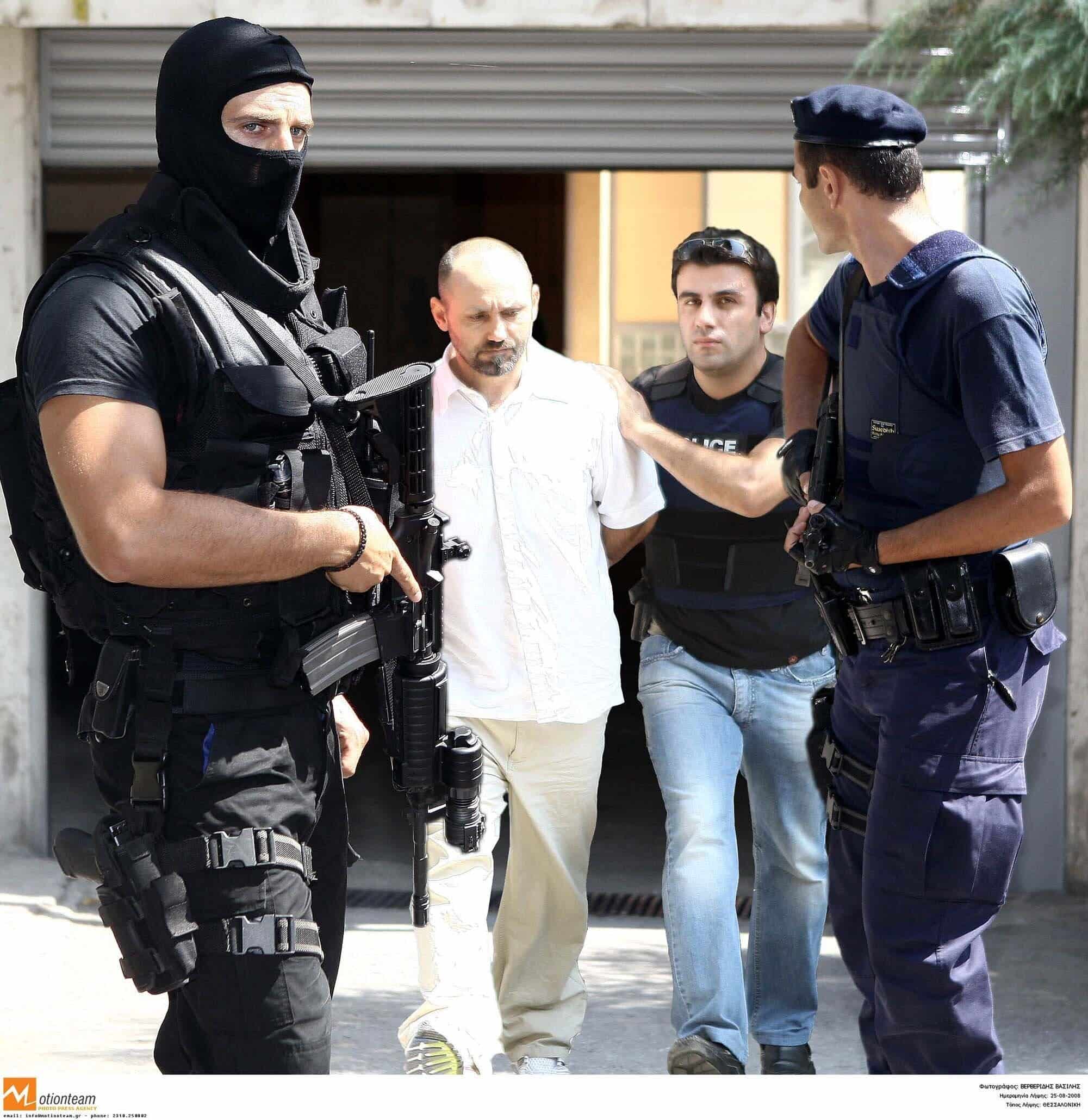 5d03892f250000ae13e88a1a