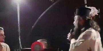 Ιερέας διέκοψε τη λειτουργία πριν το «Χριστός Ανέστη», για να μην ρίξουν πυροτεχνήματα – «Δεν έχει κανένα Χριστός Ανέστη, όλοι φύγετε»