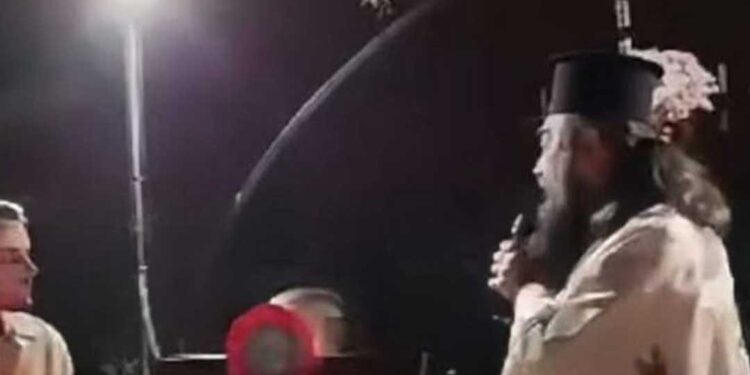 Ιερέας διέκοψε τη λειτουργία πριν το «Χριστός Ανέστη», για να μην ρίξουν πυροτεχνήματα – «Δεν έχει κανένα Χριστός Ανέστη, όλοι φύγετε»