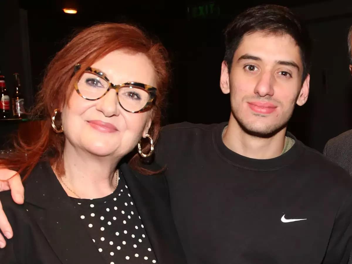 Ένας από τους ομορφότερους Έλληνες: Ο 26χρονος γιος της «Κανέλλας» & του «Τρελαντώνη» είναι πραγματικά κούκλος 1 658 1200x900 1