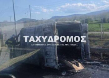 Φωτιά σε εν κινήσει ασθενοφόρο, μετέφερε 12χρονο παιδί στην Αθήνα