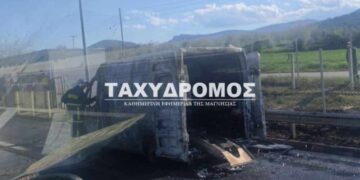 Φωτιά σε εν κινήσει ασθενοφόρο, μετέφερε 12χρονο παιδί στην Αθήνα