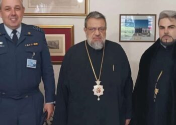 Ποιος είναι ο νέος στρατιωτικός ιερέας της Καλαμάτας που «γκρέμισε» το διαδίκτυο με την εμφάνισή του