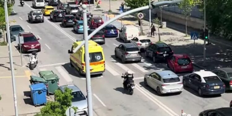 Κοζάνη: «Γέφυρα ζωής» για 5χρονο αγοράκι με κρανιοεγκεφαλικές κακώσεις – Έφτασε από τα Μάλγαρα στο Ιπποκράτειο σε 18 λεπτά