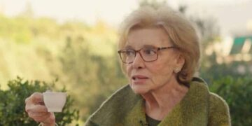 Μάρω Κοντού: «Η γιαγιά με είπε… και γύρισε την πλάτη της – Αυτό το έφερνα μαζί μου για πολλά χρόνια»