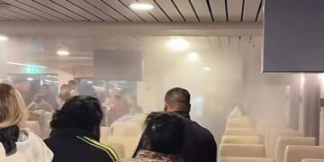 «Άνοιξαν οι ουρανοί» μέσα στο πλοίο «Νήσος Σάμος» αφού τσιγάρο που άναψε επιβάτης ενεργοποίησε το σύστημα πυρόσβεσης