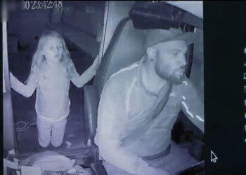 Φρίκη: Οι τελευταίες στιγμές της 7χρονης Αθηνάς – Κούριερ την απήγαγε με το φορτηγάκι της εταιρίας και τη σκότωσε (video)