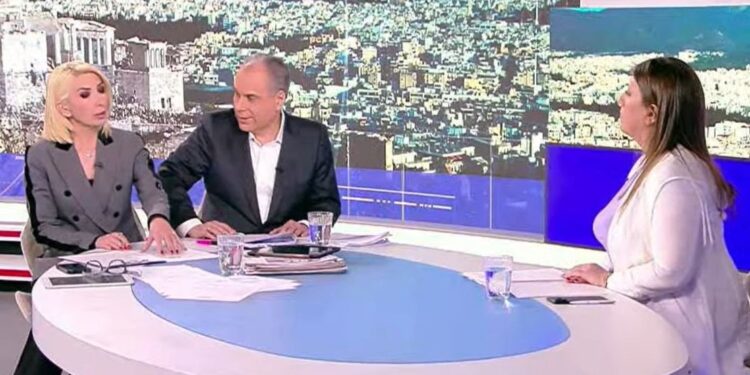 Alldaynews.gr Πρωτοφανής 15λεπτος καβγάς Κωνσταντοπούλου-Στραβελάκη σε απευθείας μετάδοση στο OPEN: «Μου κάνετε κάποια χάρη που είμαι εδώ;»