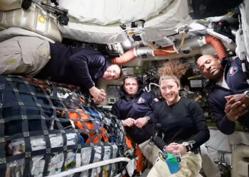 «Βλέπουμε πράγματα που δεν έχουμε ξαναδεί»: Συγκλονισμένοι οι αστροναύτες της NASA από τις πρώτες εικόνες της «αθέατης» Σελήνης