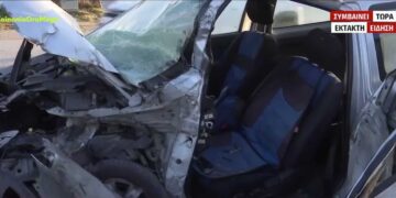 Σφοδρή σύγκρουση με φορτηγό: Σμπαραλιάστηκε το ΙΧ – Τρομακτικές εικόνες και βίντεο