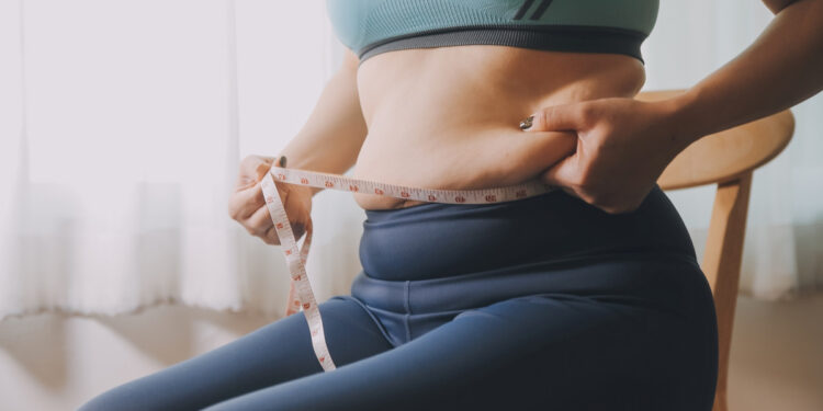 Γυμναστές συμφωνούν: Αυτή είναι η καλύτερη άσκηση που στοχεύει στο κοιλιακό λίπος (video)