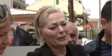 Ξέσπασε σε κλάματα η μητέρα της 19χρονης Μυρτώς: «Θα φύγω μαζί της, δεν την αφήνω μόνη της»